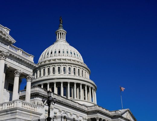 Câmara dos EUA rejeita proibição de desafios aos tarifas de Trump