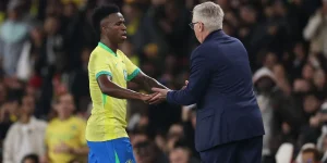 sHead coach Carlo Ancelotti (L