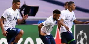 Thiago Silva, Neymar and Kylian Mbappe of Paris Saint-Germain warming up.