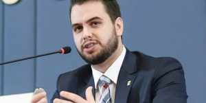 Prisão de Filipe Martins, ex-assessor de Bolsonaro, é decretada por Moraes