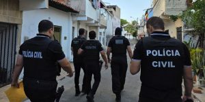 Polícia do Ceará desmantela fábrica clandestina de cigarros e prende dez paraguaios