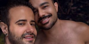 Ator Tarso Brant critica cantadas inapropriadas ao namorado