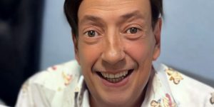 Marcos Oliveira ganha presente de Natal inusitado em campanha