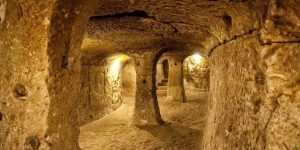 Como o calor extremo leva moradores a viverem debaixo da terra