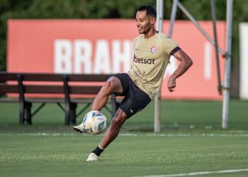 Ex-atacante do Fluminense aguarda julgamento por tráfico de drogas