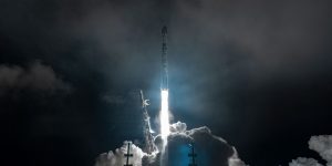 SpaceX lança 25 satélites Starlink em órbita a partir da Califórnia
