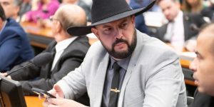 Zé Trovão afirma que merecia medalha por motim na Câmara