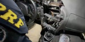 PRF apreende quase 20 kg de cocaína em painel de carro no Paraná