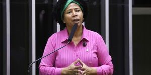 Câmara aprova projeto para programação de TV com intérprete de Libras