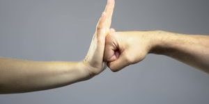 Hugo Motta propõe endurecimento das leis contra o feminicídio