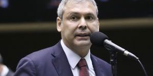 Hugo Motta propõe fim da escala 6x1 na Câmara dos Deputados
