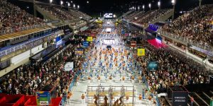 Assalto a van de camarote marca início do Carnaval no Rio