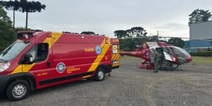 Jovem gravemente ferido em colisão entre carro e moto