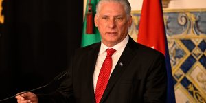 m colorida mostra presidente de Cuba - Metrópoles