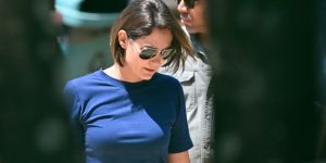 Foto: 1 de 1 Michelle Bolsonaro visita Bolsonaro na sede da PF no dia 27 de nove