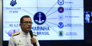 m colorida do almirante Almir Garnier, ex-comandante da Marinha de Bolsonaro