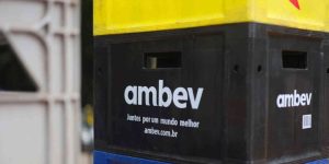 Ambev (ABEV3) registra queda de quase 10% no lucro líquido do 4º trimestre