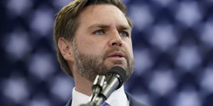 Foto: 1 de 2 JD Vance — Foto: Matt Freed/AP