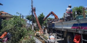 Equipe da Enel trabalhando no restabelecimento de energia em SP nesta terça-feir