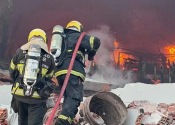 Incêndio destrói parte de fábrica de uniformes em Turvo, SC