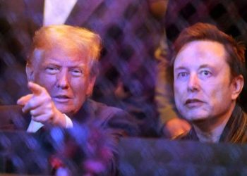 Trump planeja falar com Elon Musk sobre Starlink para o Irã