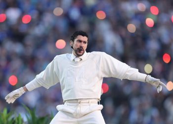 Bad Bunny faz história com primeiro show em espanhol do Super Bowl