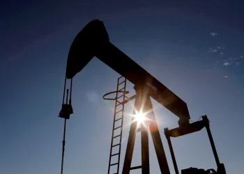 Queda nos preços do petróleo traz preocupações geopolíticas e Opep+ na mira