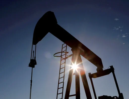 Queda nos preços do petróleo traz preocupações geopolíticas e Opep+ na mira