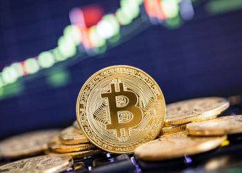 Bitcoin (BTC) enfrenta queda e é cotado a US$ 66 mil