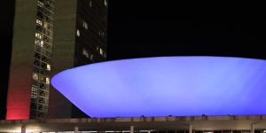 Iluminação do Congresso Nacional em homenagem ao Dia Mundial das Doenças Raras