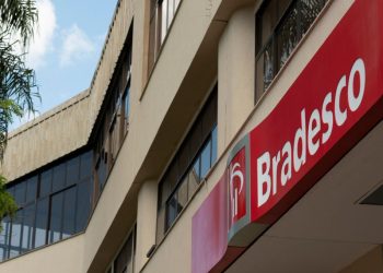 Bradesco (BBDC4) apresenta alta de 70% e Safra analisa investimento