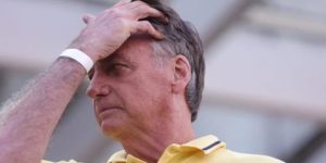 m colorida do ex-presidente Jair Bolsonaro