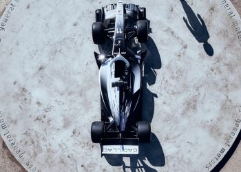 Cadillac apresenta livery de dois lados para sua estreia na F1