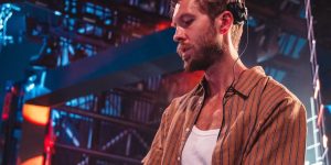 Calvin Harris se apresenta em bloco de Carnaval em SP; veja como chegar e horário