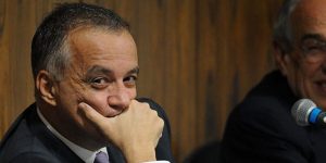 Decisão judicial suspende prisão de Carlinhos Cachoeira por dívida alimentícia