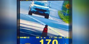 Carro flagrado a 170 km/h na PR-280