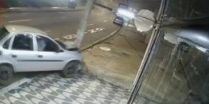 Criança cai de carro em movimento durante acidente em Sorocaba