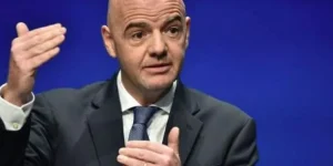 caso-na-italia-faz-presidente-da-fifa-defender-derrota-de-clube-que-tenha-torcedores-racistas-1705853874