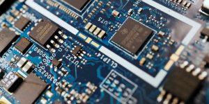 Taiwan afirma que transferência de 40% da produção de chips para os EUA é inviável