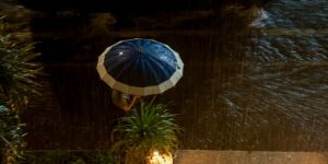 Chuva forte atinge o bairro da Bela Vista, na região central de São Paulo, no início da noite desta terça-feira (13