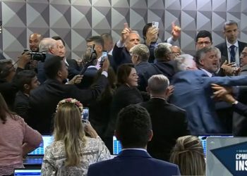 Confusão na CPMI após derrota de governistas leva à suspensão da sessão