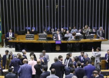 Sessão do Congresso Nacional no Plenário da Câmara