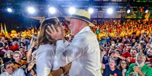 convencao-pt-oficializa-candidatura-de-lula-a-presidencia-reeleicao-960x592-1