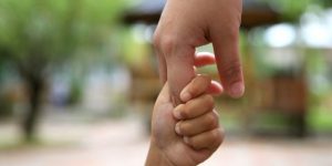 Vizinha impede abuso de criança no Paraná