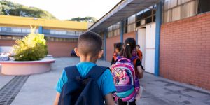 Plano Nacional de Educação para os próximos 10 anos define metas e prazos para melhorias educacionais no país