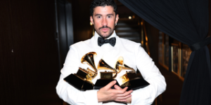 Looks icônicos do Baile da Vogue 2026: Celebridades desfilam estilo