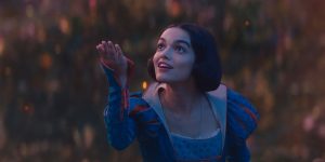 m colorida de Rachel Zegler como Branca de Neve na versão live-action de Branca de Neve da Disney
