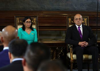 m colorida mostra presidente da Venezuela Delcy Rodríguez