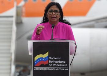 m colorida de vice-presidente da Vnezuela, Delcy Rodríguez