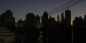 Bairro da Mooca, zona leste de São Paulo, é afetado pela queda de energia na noite desta quarta-feira (10